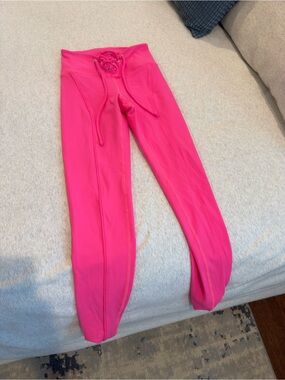 Women’s Hot Pink Lace-Up Active Leggings